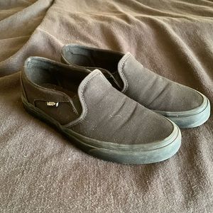 Black vans slip on’s